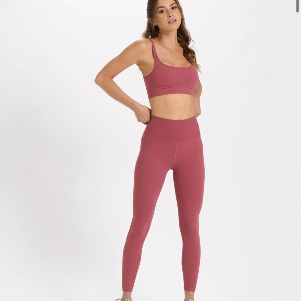 Vuori pink rib studio leggings size M